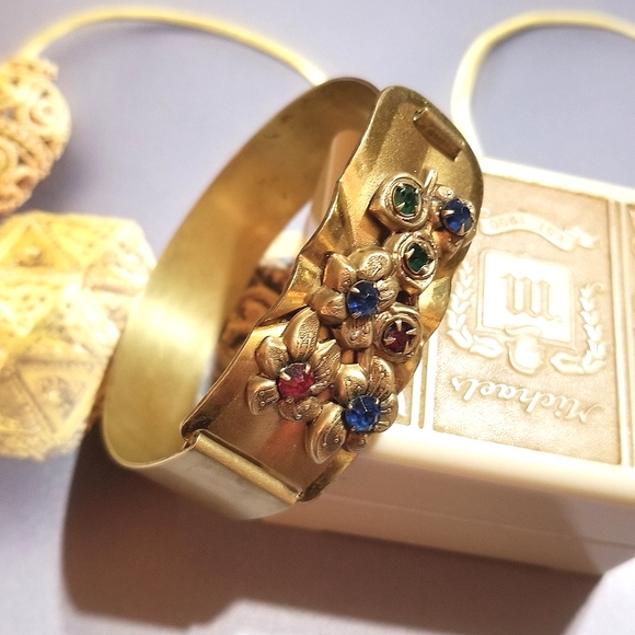 1940s Retro Era Rhinestone Brass Bangle Bracelet - Picture 2 of 6